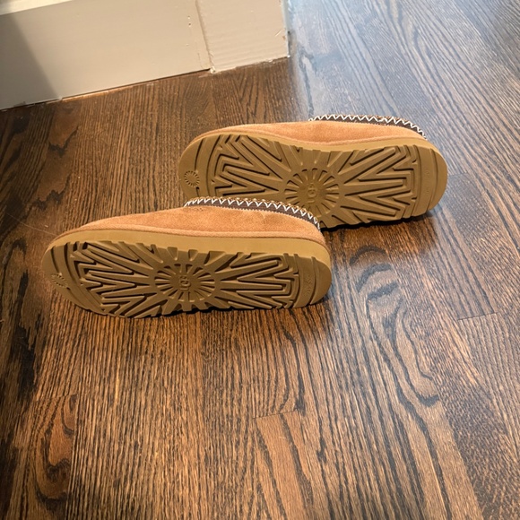 Ugg Tazmans - Picture 3 of 3